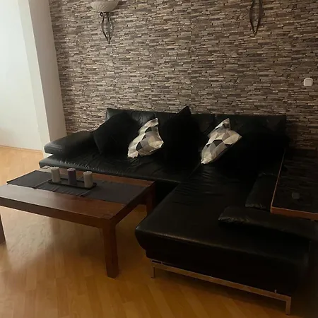 Entire Place Near And Airport Διαμέρισμα *